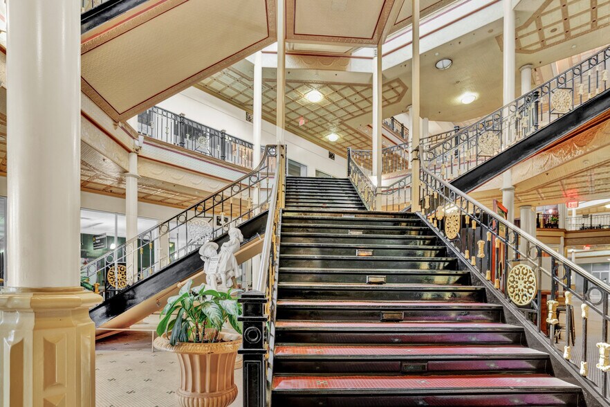 More Photos Of 122 W Pine St, Orlando Coworking Space