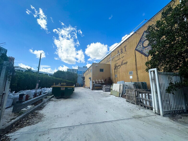 More Photos Of 6830-6840 SW 81st Ter, Miami Warehouse For Lease