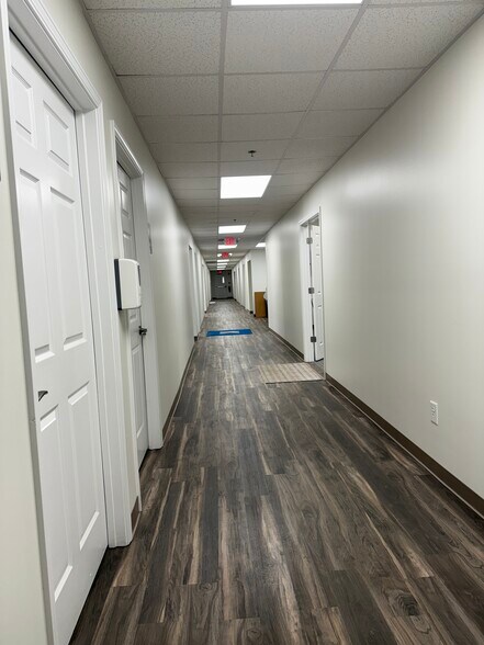 More Photos Of 210 E Lukken Industrial Dr, Lagrange Manufacturing For Lease