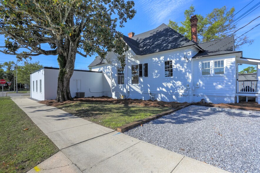 More Photos Of 700 W Garden St, Pensacola Freestanding For Lease