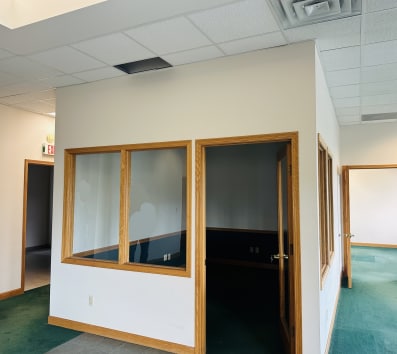More Photos Of 810-818 Fox Ln, Waterford Freestanding For Lease
