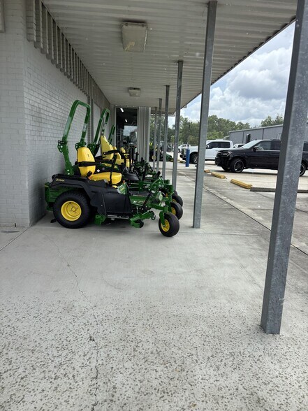 More Photos Of 12137 Airline Hwy, Baton Rouge Showroom For Lease