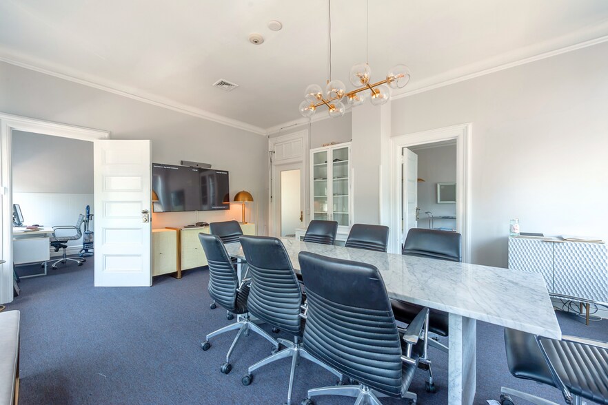 More Photos Of 138 Main St, Sag Harbor Office For Lease