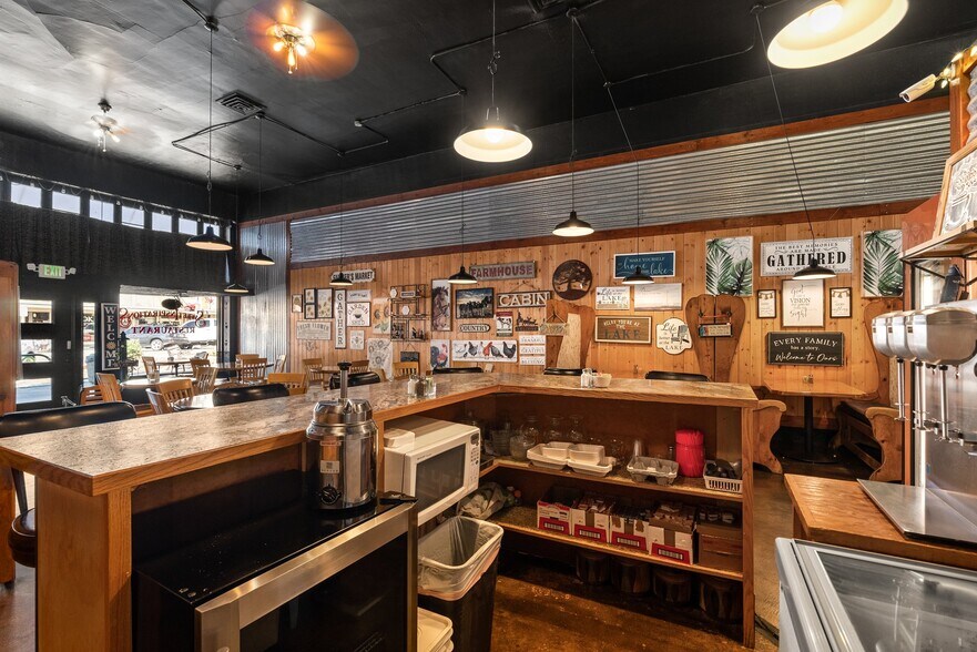 More Photos Of 531-535 N Market Blvd, Chehalis Restaurant For Sale