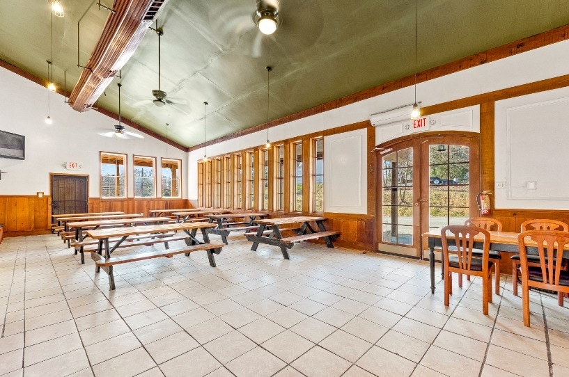 More Photos Of 4840 Strauss Ave, Indian Head Restaurant For Lease