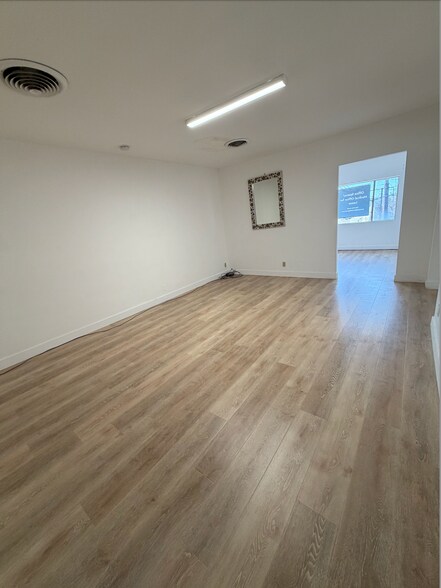 More Photos Of 910 S Barrington Ave, Los Angeles Storefront Retail Office For Lease