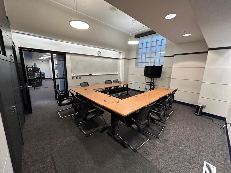 More Photos Of 919 Lilac Dr N, Golden Valley Coworking Space