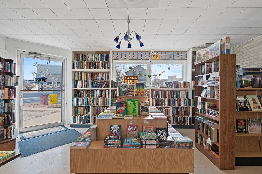 More Photos Of 302 Collins Ave, Oconto General Retail For Sale