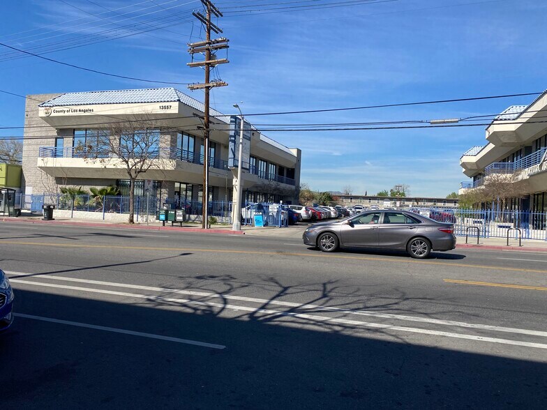 More Photos Of 13545-13557 Van Nuys Blvd, Pacoima Unknown For Lease