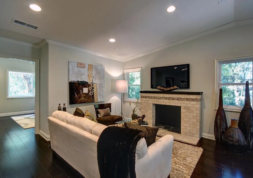 More Photos Of 2127 Vine St, Los Angeles Apartments For Sale