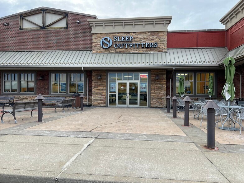More Photos Of 520-574 Cabela Dr, Triadelphia Unknown For Lease
