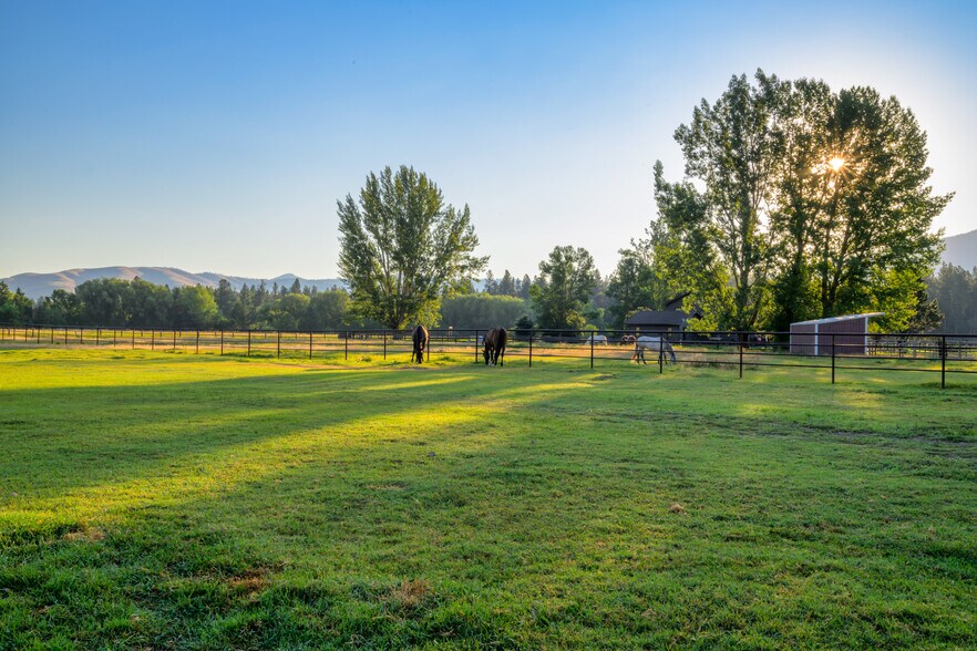 More Photos Of 5228 Gardner Ln, Florence Horse Stables For Sale