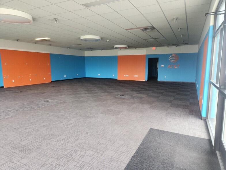 More Photos Of 3320 Irvin Cobb Dr, Paducah Freestanding For Sale