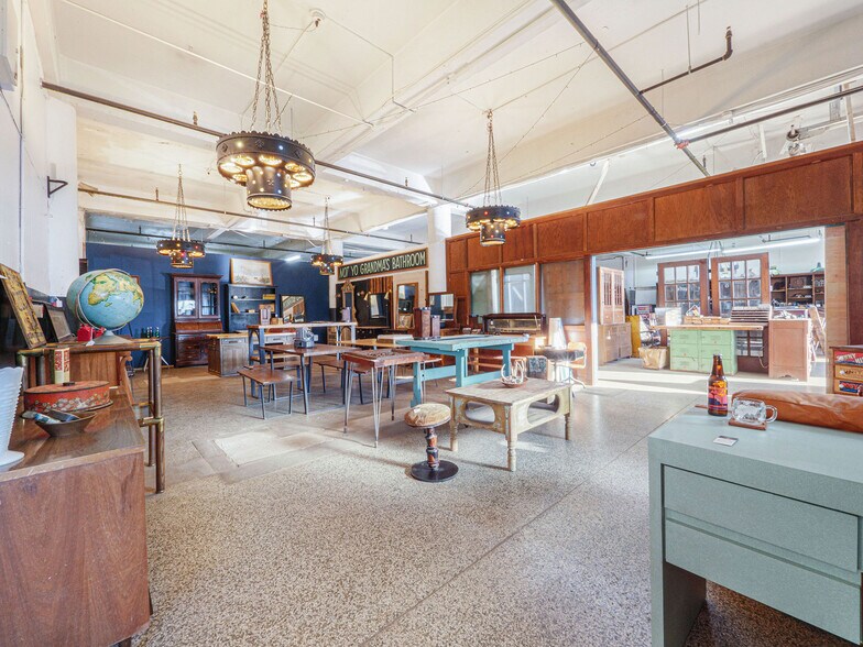 More Photos Of 11500 Joseph Campau St, Hamtramck Auto Dealership For Sale