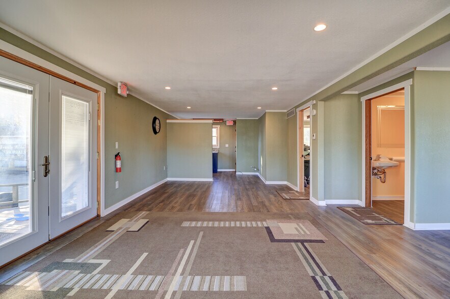 More Photos Of 603 W Rock Falls Rd, Rock Falls General Retail For Sale