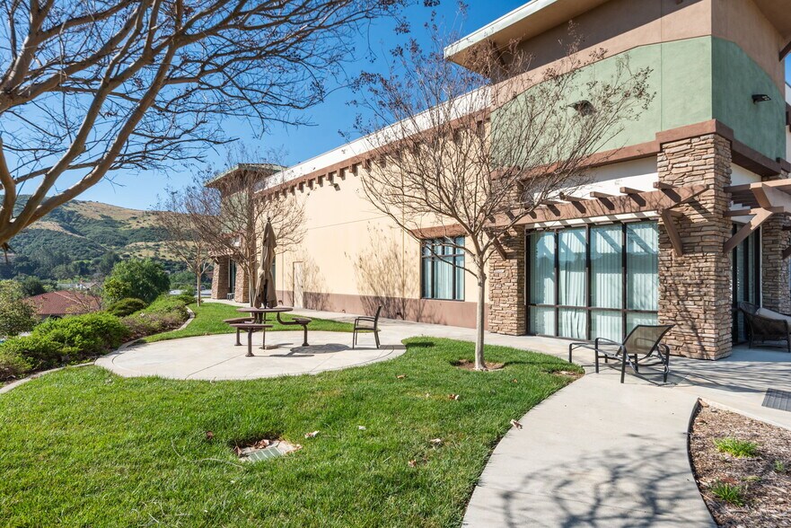 More Photos Of 28721 Canwood St, Agoura Hills Unknown For Lease