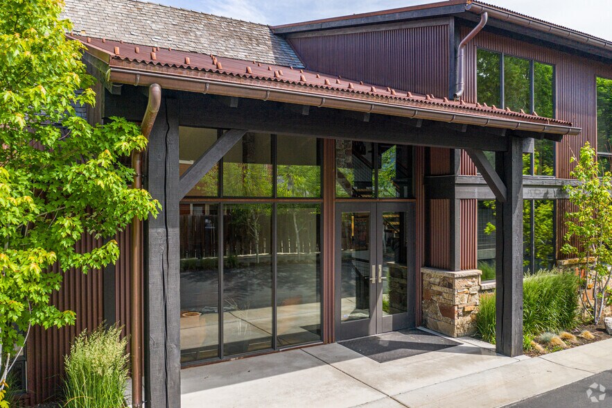 More Photos Of 1492 Park Ave, Park City Office For Lease