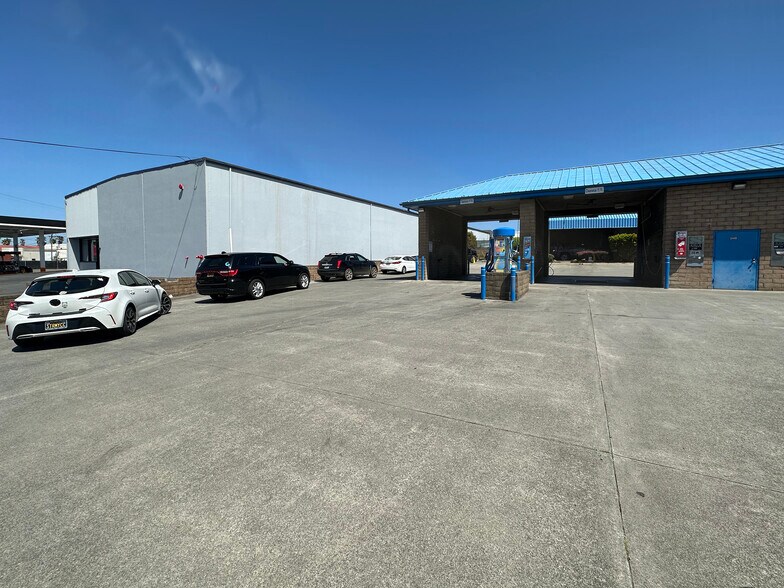 More Photos Of 1441 Broadway St, Eureka Carwash For Sale