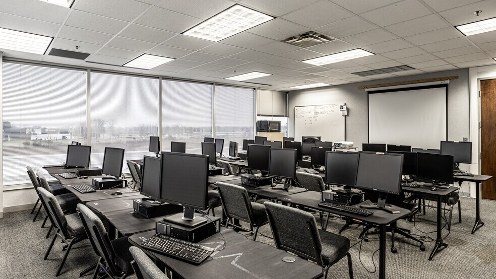 More Photos Of 777 Beachway Dr, Indianapolis Medical For Lease