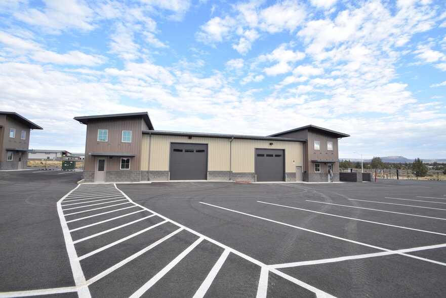 More Photos Of 1051 SW Layton Ct, Prineville Warehouse For Sale
