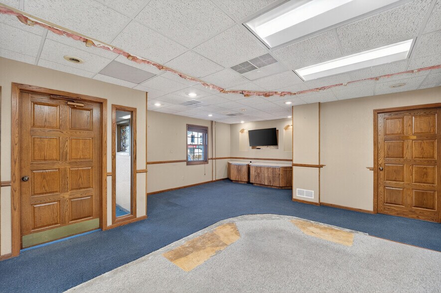 More Photos Of 533 S Main St, West Bend Office For Sale