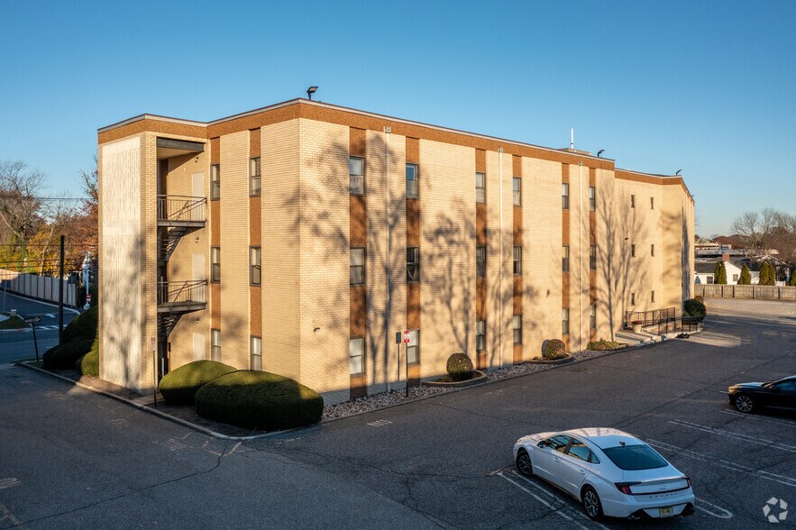 More Photos Of 673 Morris Ave, Springfield Office For Lease