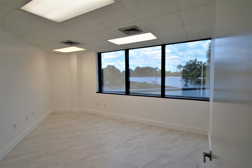 More Photos Of 2701 W Oakland Park Blvd, Oakland Park Office For Sale