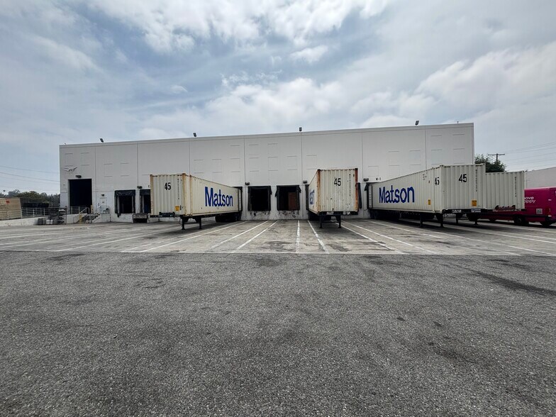 More Photos Of 2507 Medford St, Los Angeles Warehouse For Lease
