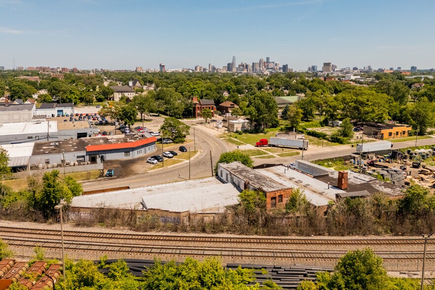 More Photos Of 1059 W Grand Blvd, Detroit Warehouse For Sale