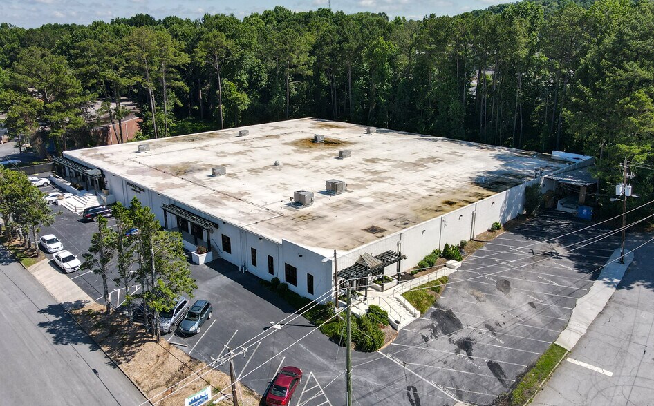 More Photos Of 1357 Collier Rd NW, Atlanta Showroom For Lease