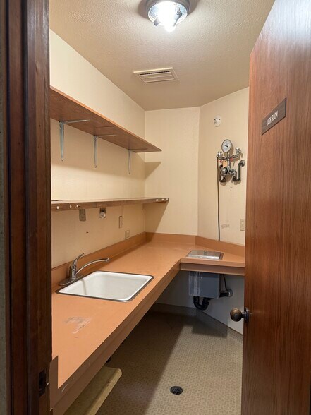 More Photos Of 100 Horseshoe Lane, Weaverville Office For Sale