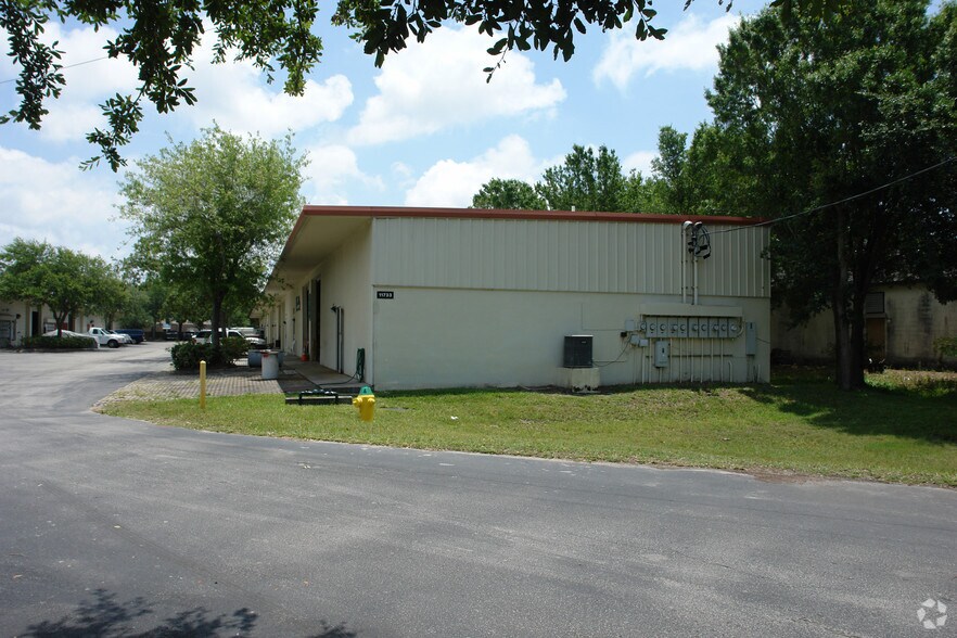 More Photos Of 11733 66th St N, Largo Manufacturing For Lease