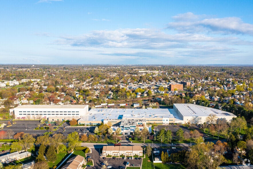 More Photos Of 330-339 S Warminster Rd, Hatboro Warehouse For Lease