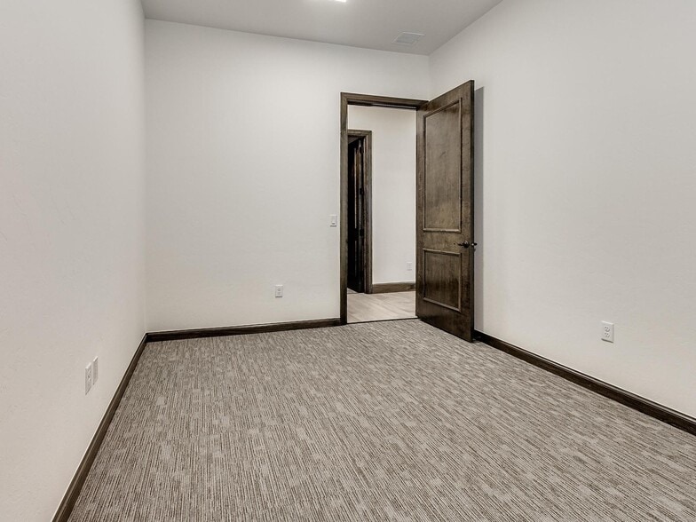 More Photos Of 17933 N Pennsylvania Ave, Edmond Office For Sale