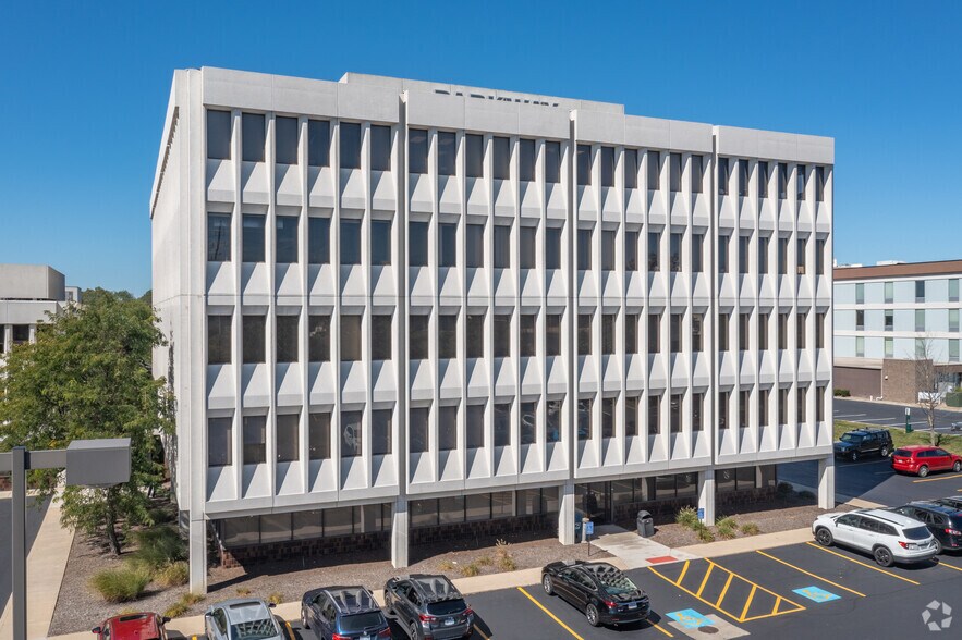 More Photos Of 3609-3619 Park East Dr, Beachwood Unknown For Lease