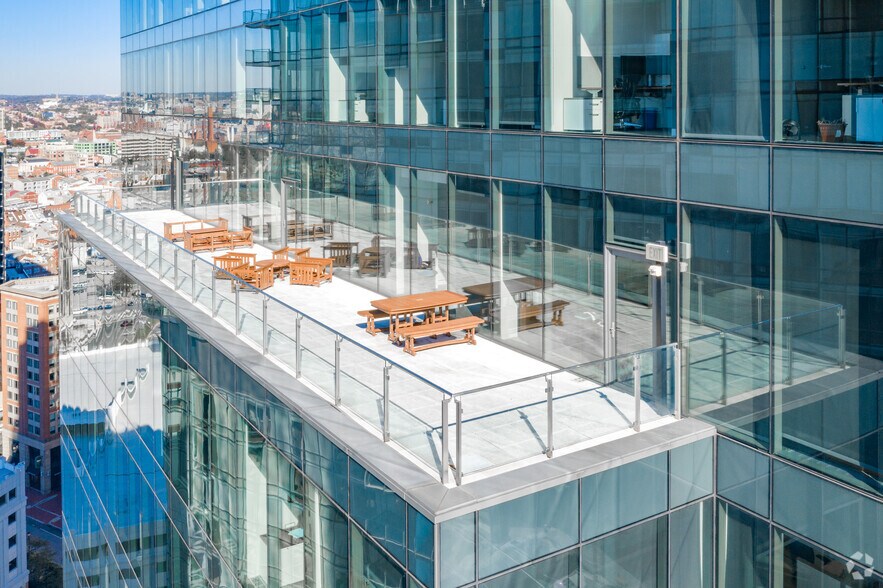 More Photos Of 100 International Dr, Baltimore Office For Lease