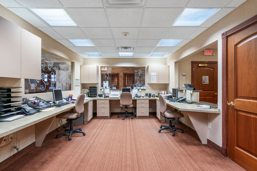 More Photos Of 29 Green St, Huntington Medical For Sale