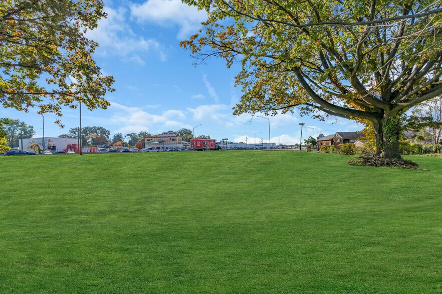 More Photos Of 44 Edmund St, Edison Land For Lease