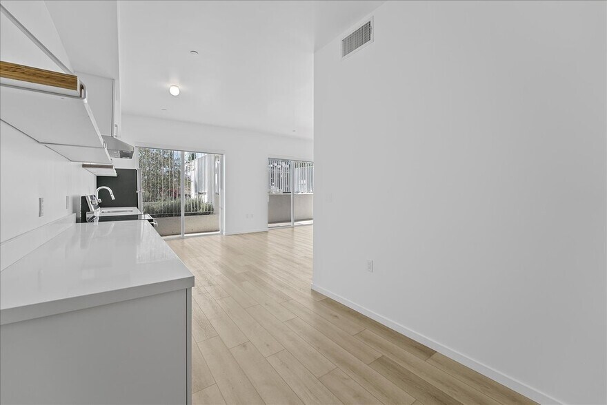 More Photos Of 636 N Juanita Ave, Los Angeles Apartments For Sale