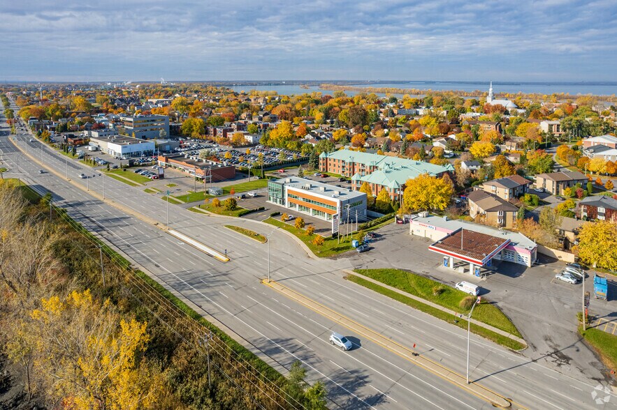 More Photos Of 90 Boul Taschereau, La Prairie General Retail For Sale
