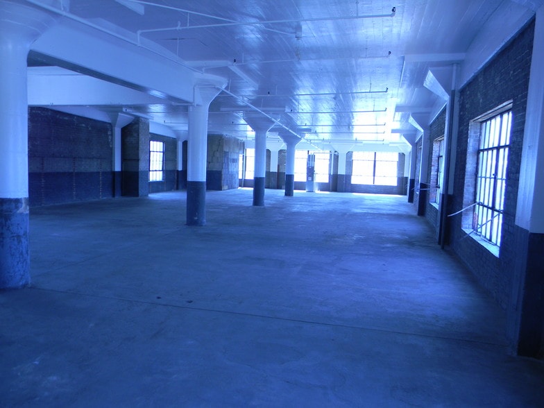 More Photos Of 1206 Smith St, Charleston Warehouse For Lease