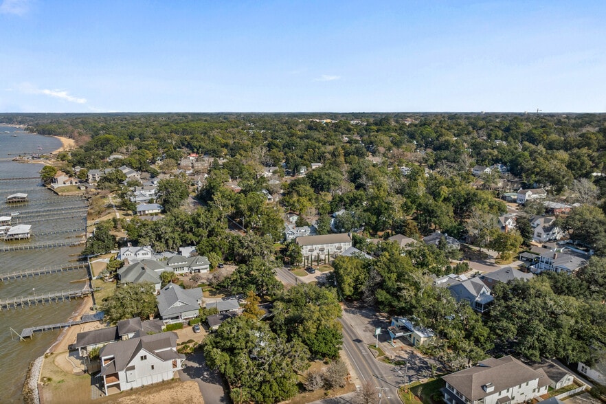 More Photos Of 355 S Mobile St, Fairhope Dormitory For Sale