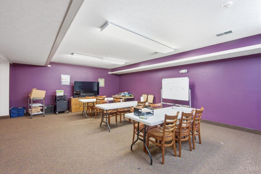 More Photos Of 810 N Broadway St, Lebanon Religious Facility For Sale