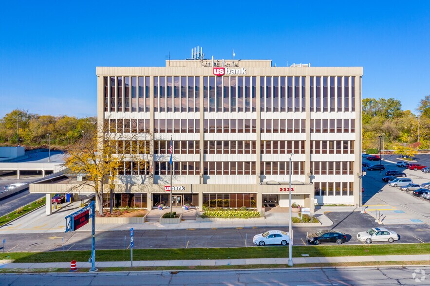 More Photos Of 2323 N Mayfair Rd, Milwaukee Office For Lease