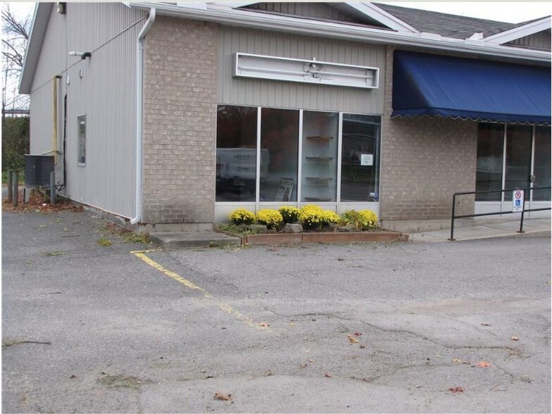 More Photos Of 40 Bennett St, Carleton Place Office For Lease