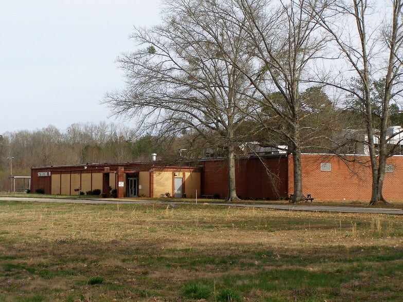 More Photos Of 2580 Highway 46, Heflin Warehouse For Lease