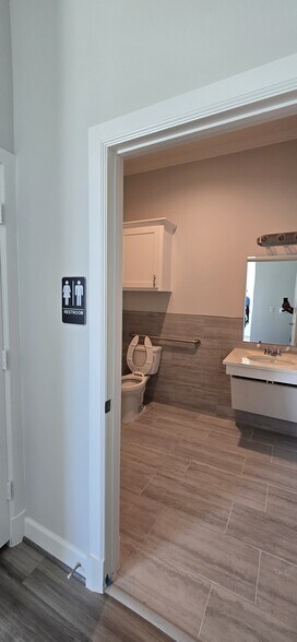 More Photos Of 1630 W Prosper Trl, Prosper Medical For Lease