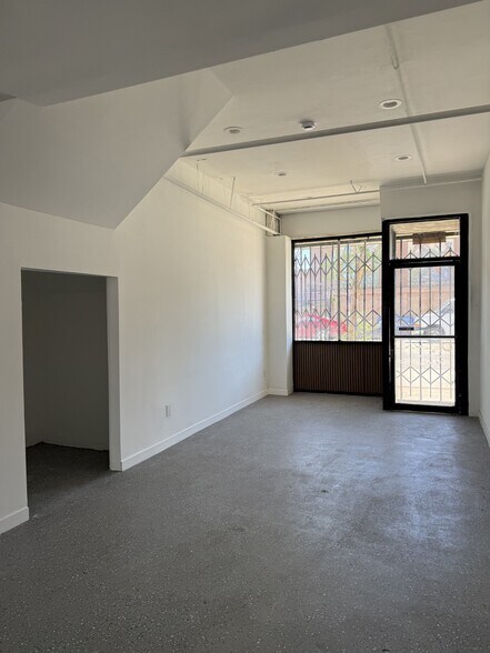 More Photos Of 4061 Whittier Blvd, Los Angeles Medical For Lease