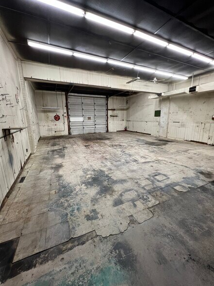 More Photos Of 44 Brooklyn Ave, Massapequa Warehouse For Sale
