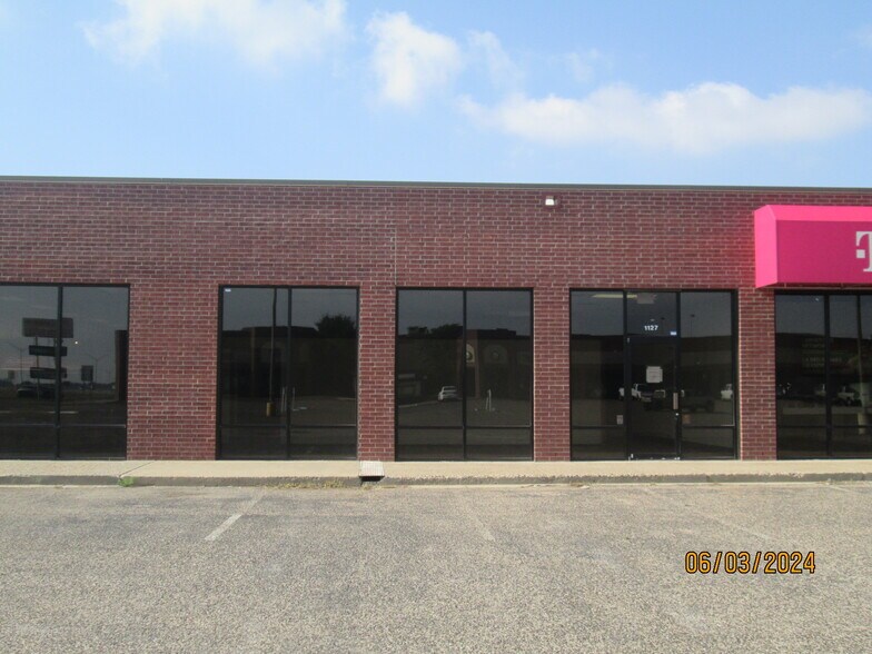 More Photos Of 1101-1127 N Interstate 27, Plainview Storefront Retail Office For Lease